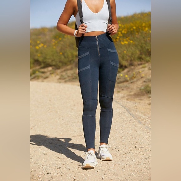 Free People Movement High Rise Navy Blue Move On Legging Zipper Soft $128 NEW - Picture 1 of 7